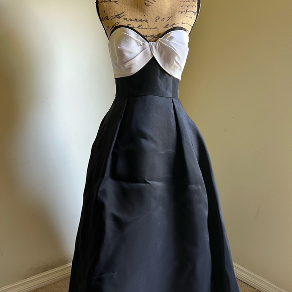 🖤SOLD🖤Carolina Herrera Sweetheart Neck Strapless Silk Faille Ballgown BLACK - Picture 9 of 17